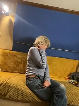 Snapshot of ladyboatlady chatting on 11/08/25, 04:29 ladyboatlady online show from 11/08/25, 04:29