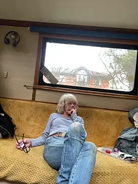 Snapshot of ladyboatlady chatting on 11/11/25, 03:12 ladyboatlady online show from 11/11/25, 03:12