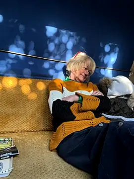 Snapshot of ladyboatlady chatting on 11/21/25, 01:54 ladyboatlady online show from 11/21/25, 01:54