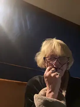 Snapshot of ladyboatlady chatting on 12/02/25, 07:47 ladyboatlady online show from 12/02/25, 07:47