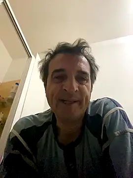 Snapshot of sasatimido chatting on 10/24/25, 03:58 sasatimido online show from 10/24/25, 03:58