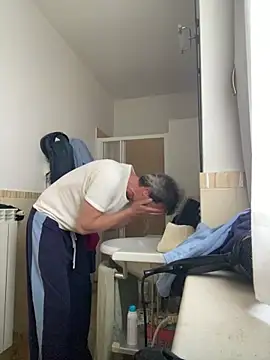 Snapshot of sasatimido chatting on 11/23/25, 08:58 sasatimido online show from 11/23/25, 08:58