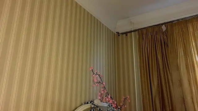 Juuulia  online show from 05/18/26, 03:18