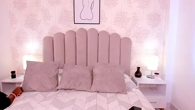 Snapshot of ShaynaHosk chatting on 12/19/25, 11:17 ShaynaHosk online show from 12/19/25, 11:17