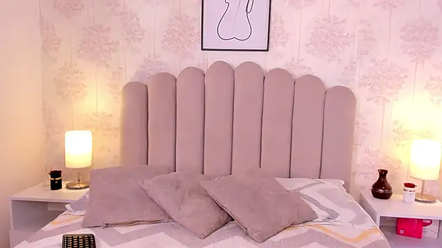 Snapshot of ShaynaHosk chatting on 03/12/26, 01:01 ShaynaHosk online show from 03/12/26, 01:01