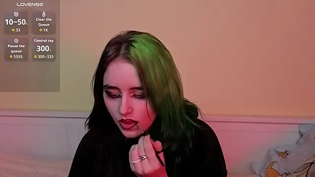 Snapshot of PortiaHedge chatting on 09/24/25, 06:11 PortiaHedge online show from 09/24/25, 06:11