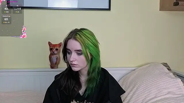 Snapshot of PortiaHedge chatting on 09/29/25, 06:35 PortiaHedge online show from 09/29/25, 06:35