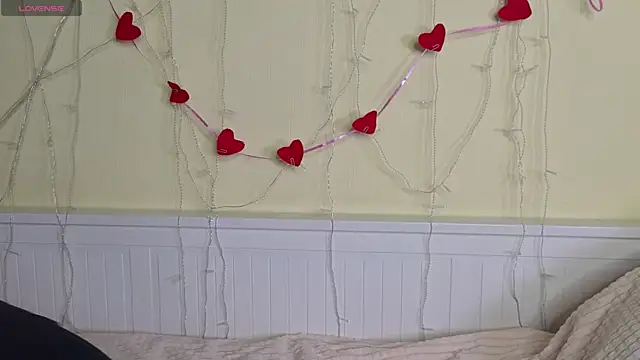 Snapshot of PortiaHedge chatting on 10/14/25, 06:42 PortiaHedge online show from 10/14/25, 06:42