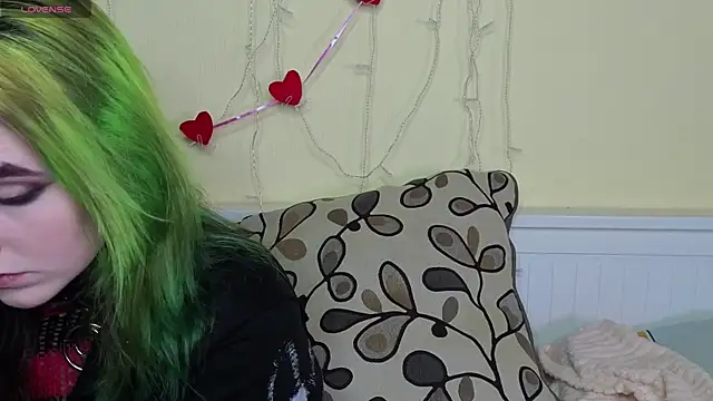 Snapshot of PortiaHedge chatting on 10/15/25, 06:08 PortiaHedge online show from 10/15/25, 06:08