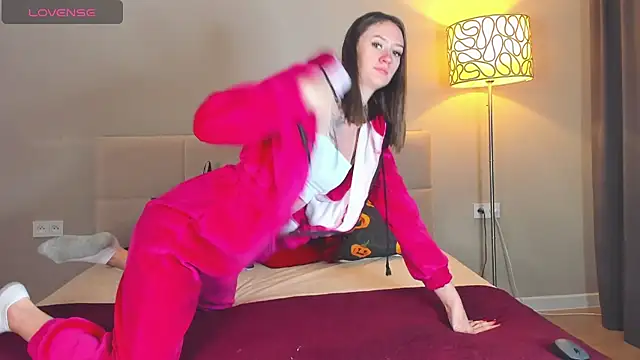 Snapshot of cutienaughtygirl chatting on 11/12/25, 11:43 cutienaughtygirl online show from 11/12/25, 11:43