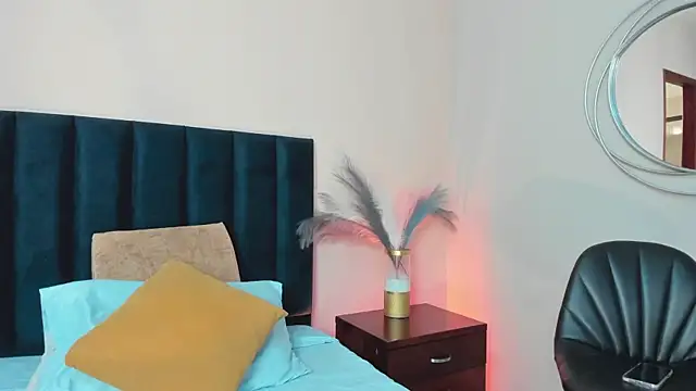 Snapshot of IremLee_ chatting on 10/30/25, 12:56 IremLee online show from 10/30/25, 12:56