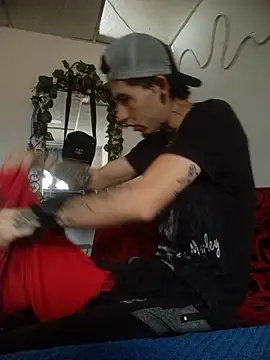 Snapshot of Tattoboy19cm chatting on 12/17/25, 03:40 Tattoboy19cm online show from 12/17/25, 03:40