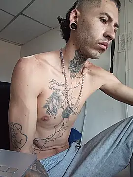 Snapshot of Tattoboy19cm chatting on 04/14/26, 03:40 Tattoboy19cm online show from 04/14/26, 03:40