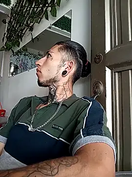 Snapshot of Tattoboy19cm chatting on 05/02/26, 03:28 Tattoboy19cm online show from 05/02/26, 03:28