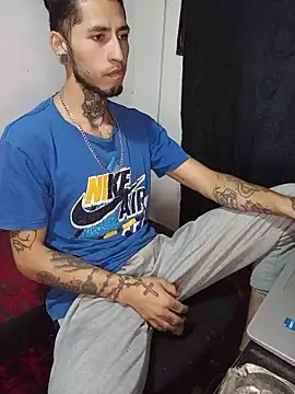 Snapshot of Tattoboy19cm chatting on 05/17/26, 03:15 Tattoboy19cm online show from 05/17/26, 03:15
