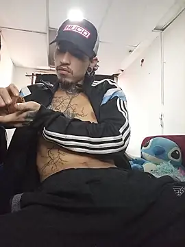 Snapshot of Tattoboy19cm chatting on 06/10/26, 08:41 Tattoboy19cm online show from 06/10/26, 08:41