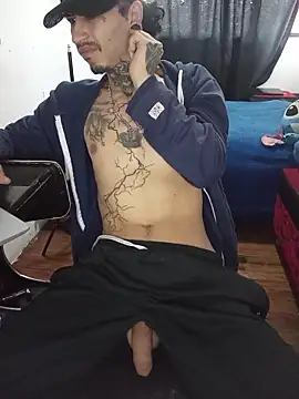 Snapshot of Tattoboy19cm chatting on 06/11/26, 04:38 Tattoboy19cm online show from 06/11/26, 04:38