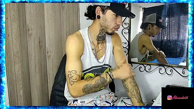 Snapshot of Tattoboy19cm chatting on 06/19/26, 07:28 Tattoboy19cm online show from 06/19/26, 07:28