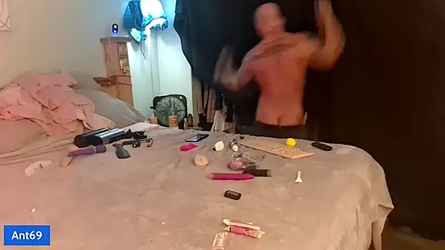 AntMeich6969 online show from 10/18/25, 03:02