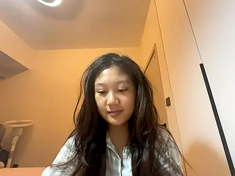 Snapshot of xena0501 chatting on 10/16/25, 04:19 xena0501 online show from 10/16/25, 04:19