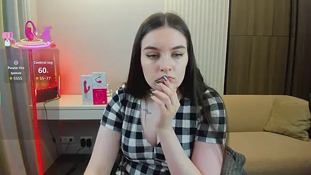 Snapshot of _Shy_Jenny_ chatting on 12/17/25, 01:00 Shy Jenny online show from 12/17/25, 01:00