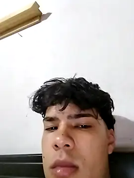 Snapshot of dani_titan320 chatting on 10/22/25, 08:19 dani titan320 online show from 10/22/25, 08:19