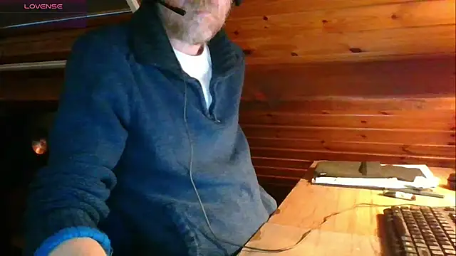 Snapshot of Vrenico-SC chatting on 10/24/25, 04:25 Vrenico-SC online show from 10/24/25, 04:25