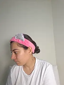 Snapshot of AmaiaSalvatore chatting on 09/18/25, 10:23 AmaiaSalvatore online show from 09/18/25, 10:23