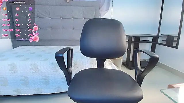 saray reese online show from 10/03/25, 12:24