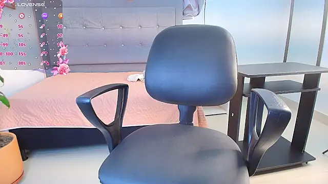 saray reese online show from 10/15/25, 01:22