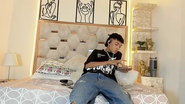 Snapshot of Lucass_Blaze chatting on 10/12/25, 09:58 Lucass Blaze online show from 10/12/25, 09:58