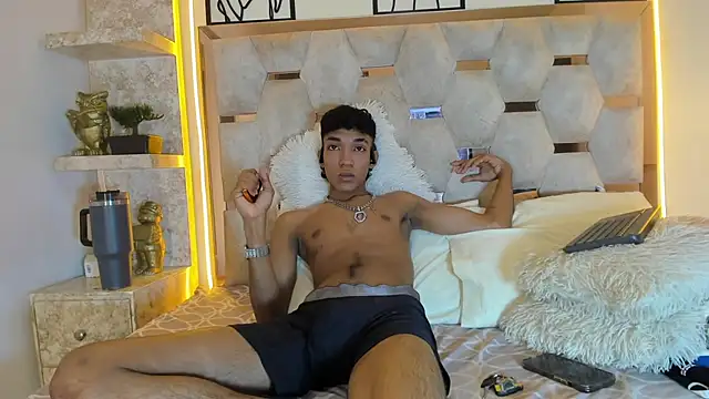 Snapshot of Lucass_Blaze chatting on 10/14/25, 09:37 Lucass Blaze online show from 10/14/25, 09:37