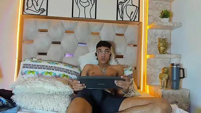 Snapshot of Lucass_Blaze chatting on 10/25/25, 10:37 Lucass Blaze online show from 10/25/25, 10:37