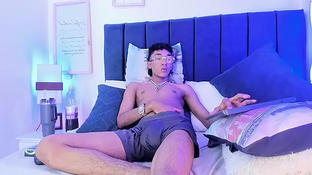 Snapshot of Lucass_Blaze chatting on 10/27/25, 10:58 Lucass Blaze online show from 10/27/25, 10:58