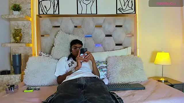 Snapshot of Lucass_Blaze chatting on 10/28/25, 10:01 Lucass Blaze online show from 10/28/25, 10:01