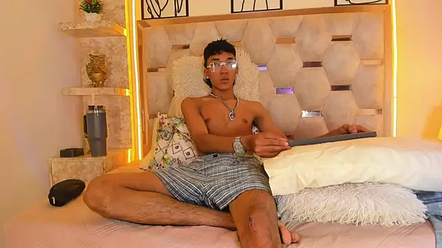 Snapshot of Lucass_Blaze chatting on 10/29/25, 10:22 Lucass Blaze online show from 10/29/25, 10:22