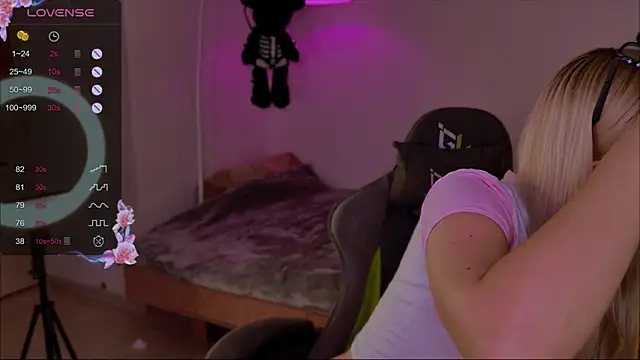 Snapshot of LeksaCandy chatting on 11/14/25, 03:05 LeksaCandy online show from 11/14/25, 03:05