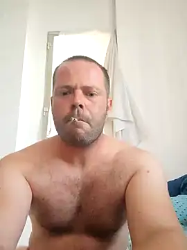 Snapshot of Parejabdsm90 chatting on 10/18/25, 02:18 Parejabdsm90 online show from 10/18/25, 02:18