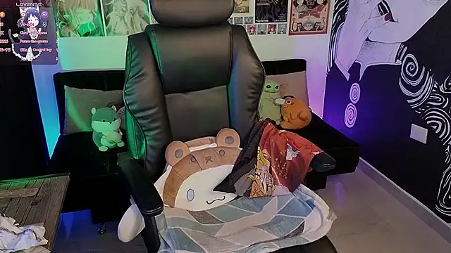 Yuhwan  online show from 11/24/25, 09:58