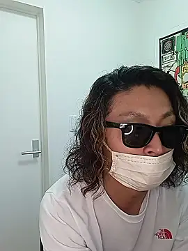 Snapshot of specialz0831 chatting on 10/27/25, 03:32 specialz0831 online show from 10/27/25, 03:32