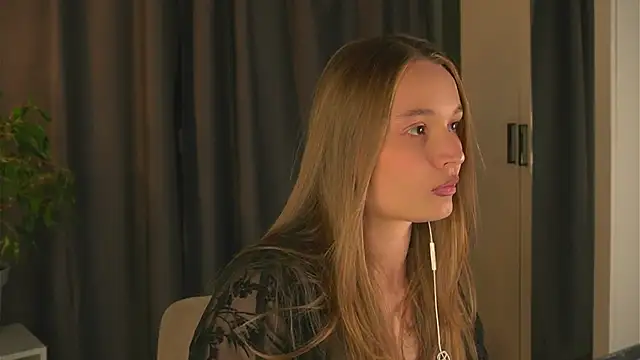 lisa schiele online show from 09/26/25, 08:13