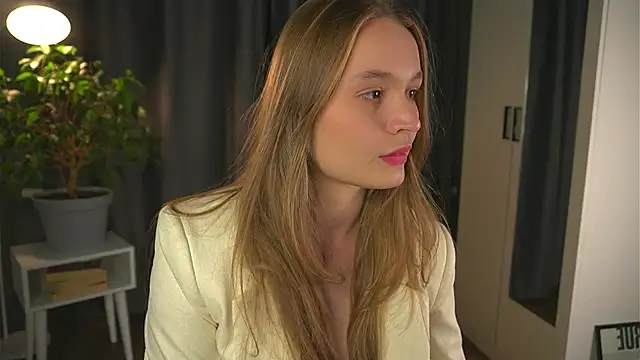 lisa schiele online show from 10/03/25, 08:17