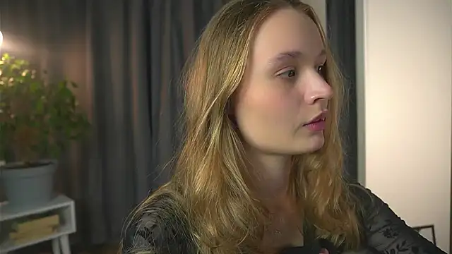 lisa schiele online show from 10/09/25, 08:18