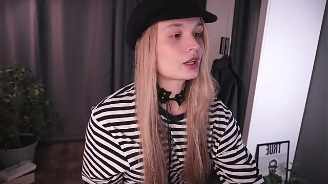 lisa schiele online show from 11/05/25, 08:20