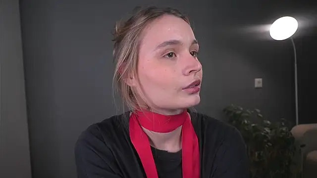 lisa schiele online show from 12/15/25, 08:02