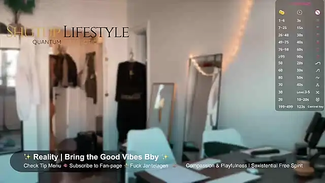 Snapshot of SwingWingWomanSweden chatting on 05/19/26, 07:47 SwingWingWomanSweden online show from 05/19/26, 07:47