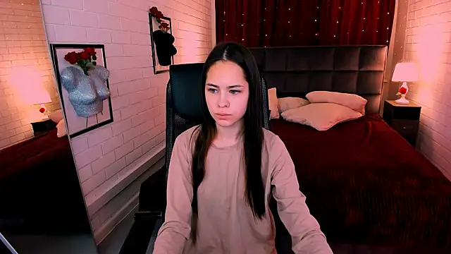 UliaNeer online show from 11/07/25, 05:07