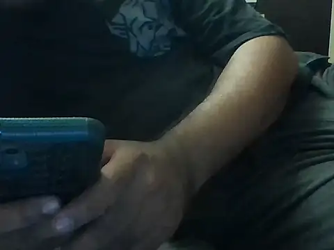 Snapshot of aarav_013 chatting on 10/08/25, 07:00 aarav 013 online show from 10/08/25, 07:00