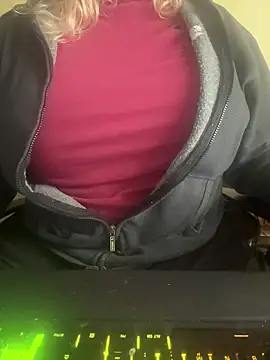 LunoviaXL online show from 11/04/25, 11:20