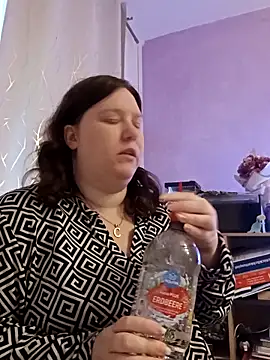 Snapshot of Feuchtekitty92@xh chatting on 10/14/25, 06:36 Feuchtekitty92xh online show from 10/14/25, 06:36